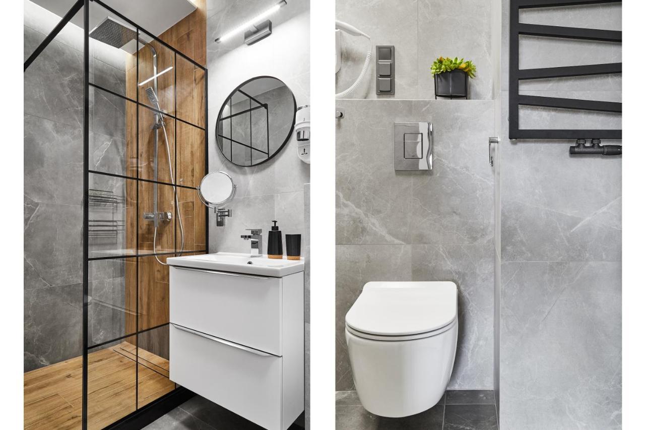 Househost :miodowa 42/4a